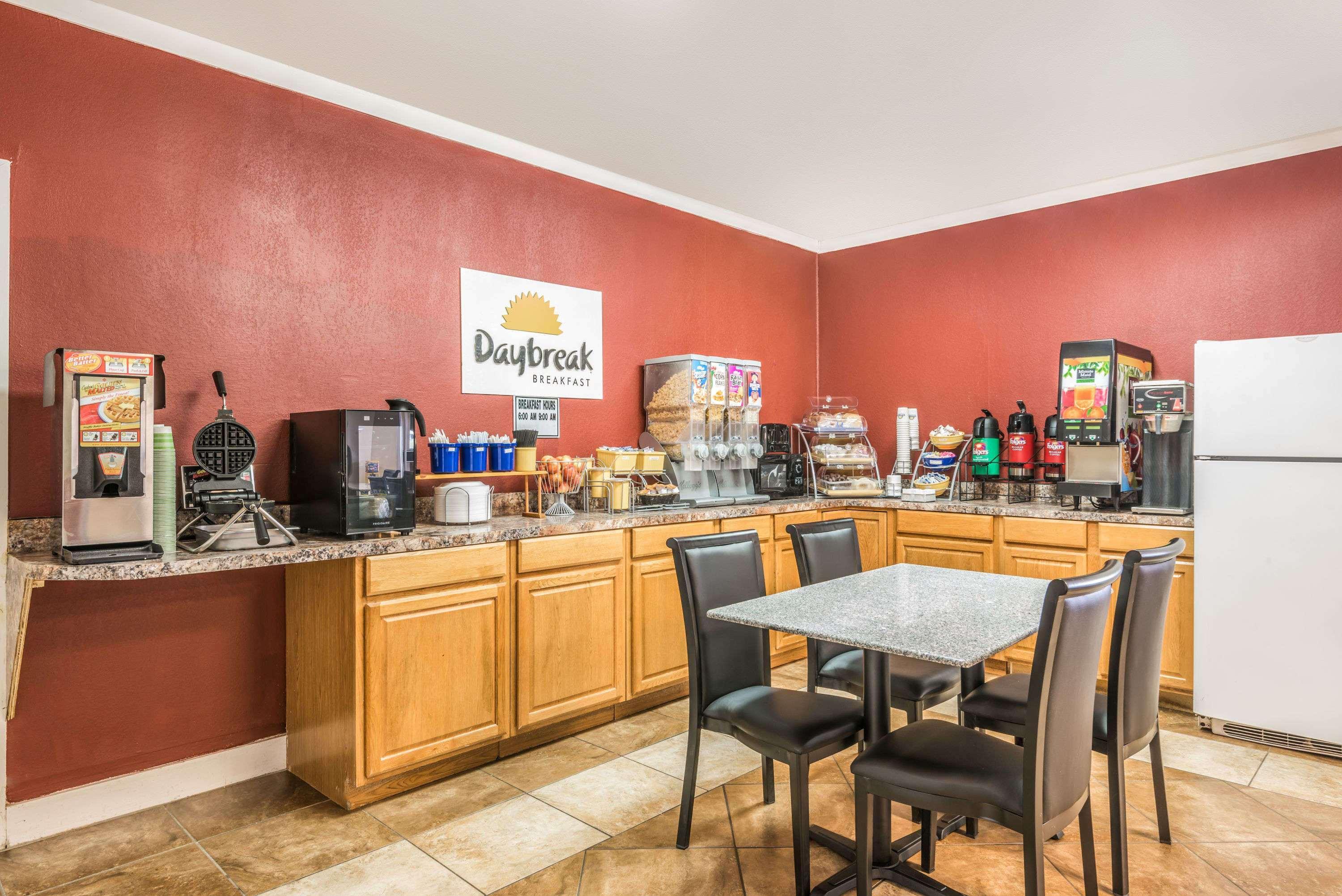 Ramada By Wyndham Lumberton Hotel Exterior photo