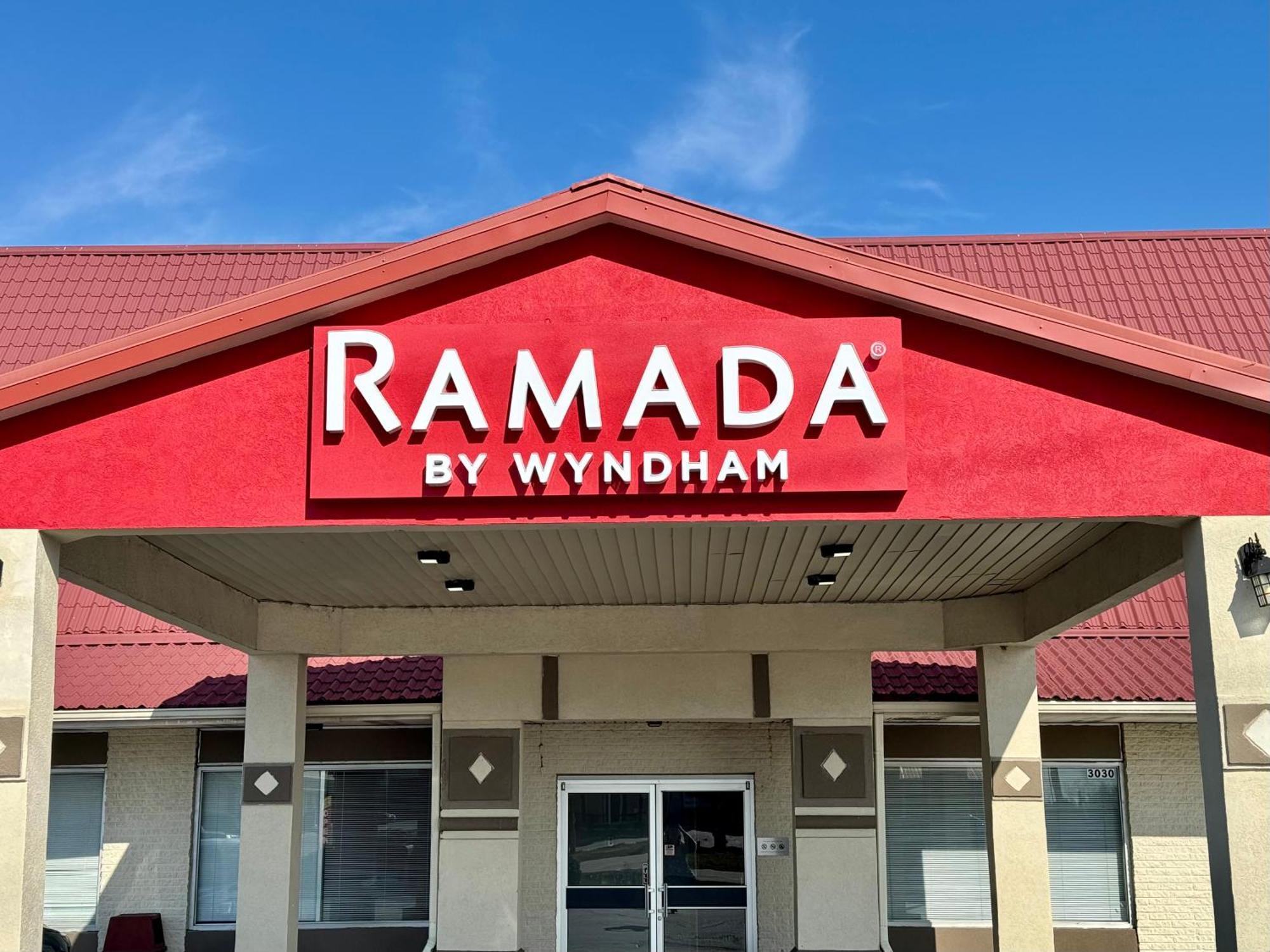 Ramada By Wyndham Lumberton Hotel Exterior photo