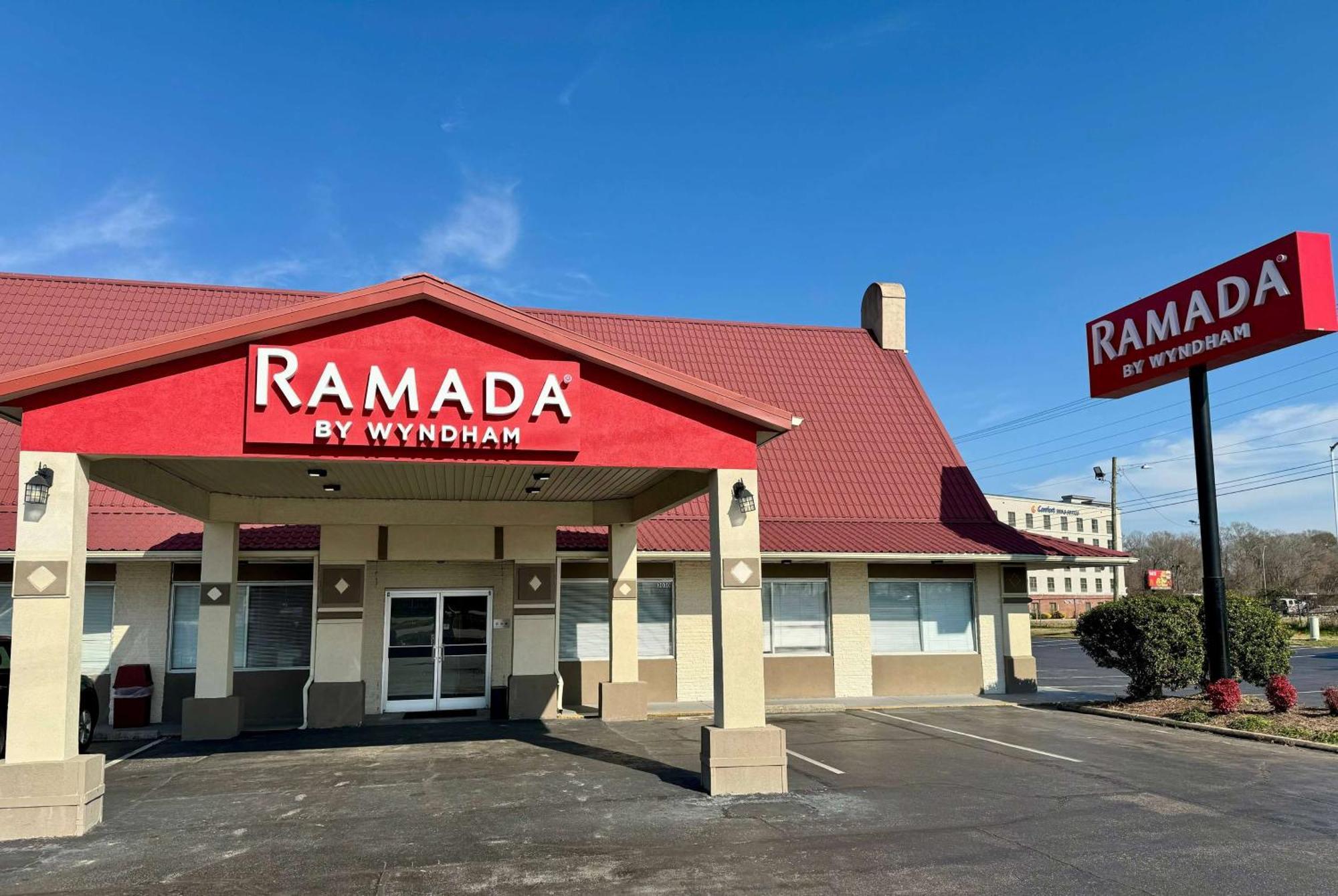 Ramada By Wyndham Lumberton Hotel Exterior photo
